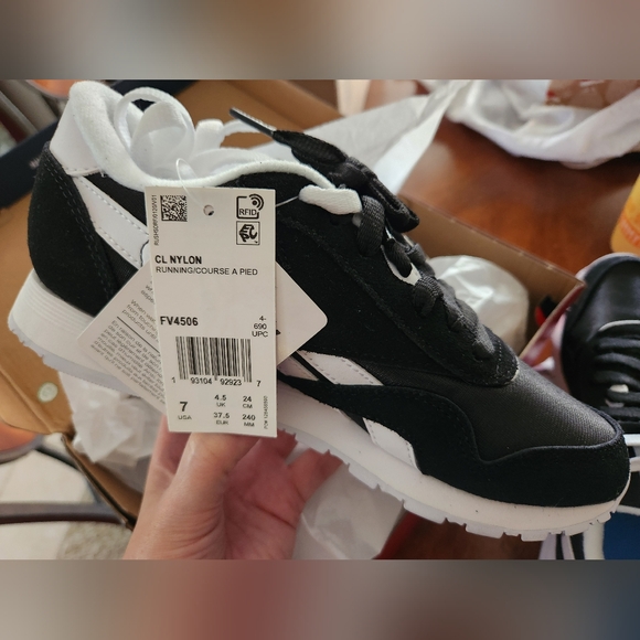 Reebok Black 7 - Picture 3 of 6